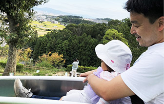 休日は1児の父として子育てを